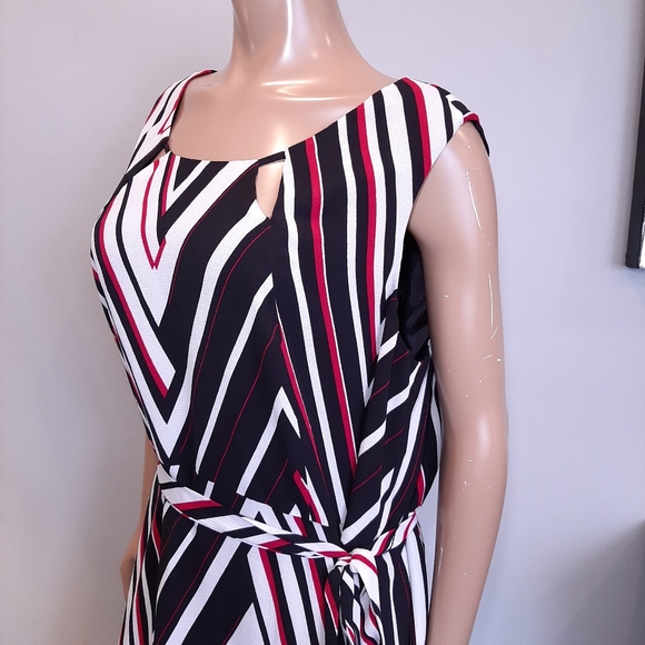 MICHEL STUDIO Chevron Striped Fit & Flare Sleeveless Dress Tie Waist Black White - Picture 6 of 16